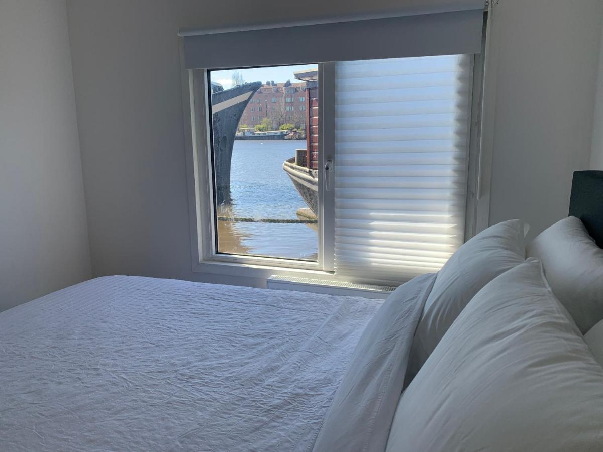 Tiny Houseboat B&B On The Amstel River Amsterdam Exterior foto