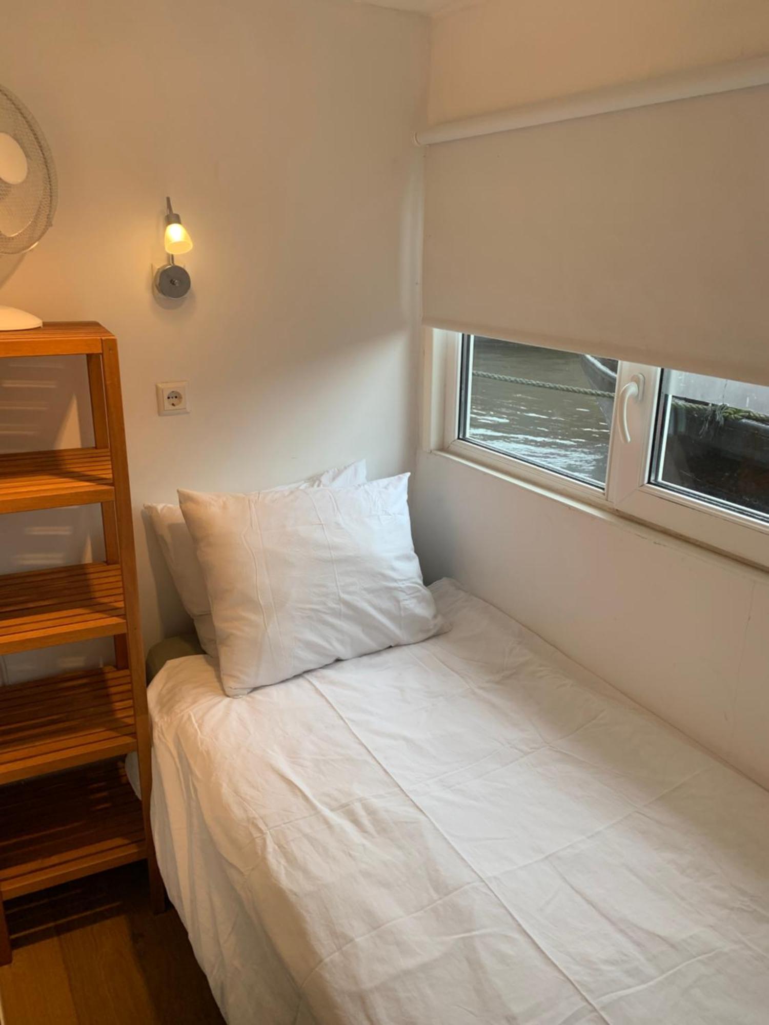 Tiny Houseboat B&B On The Amstel River Amsterdam Exterior foto